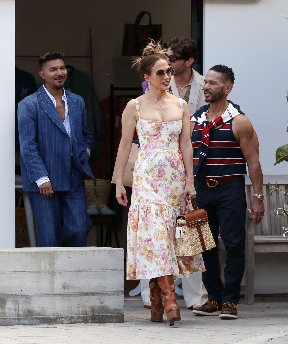 HQCelebCorner tweet media