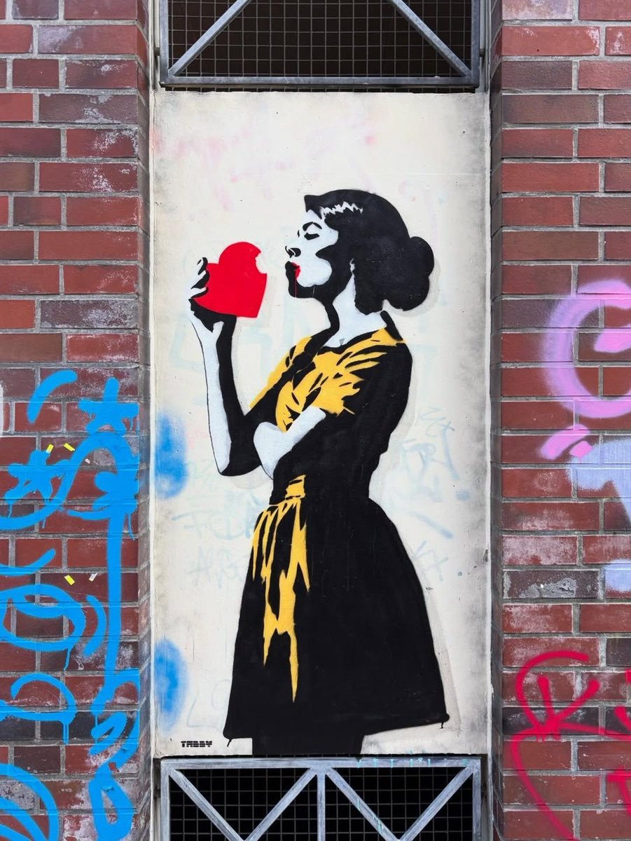 christi99830943's tweet image. #StreetArt

Hamburg
" Hungry for Love "
28 4 26