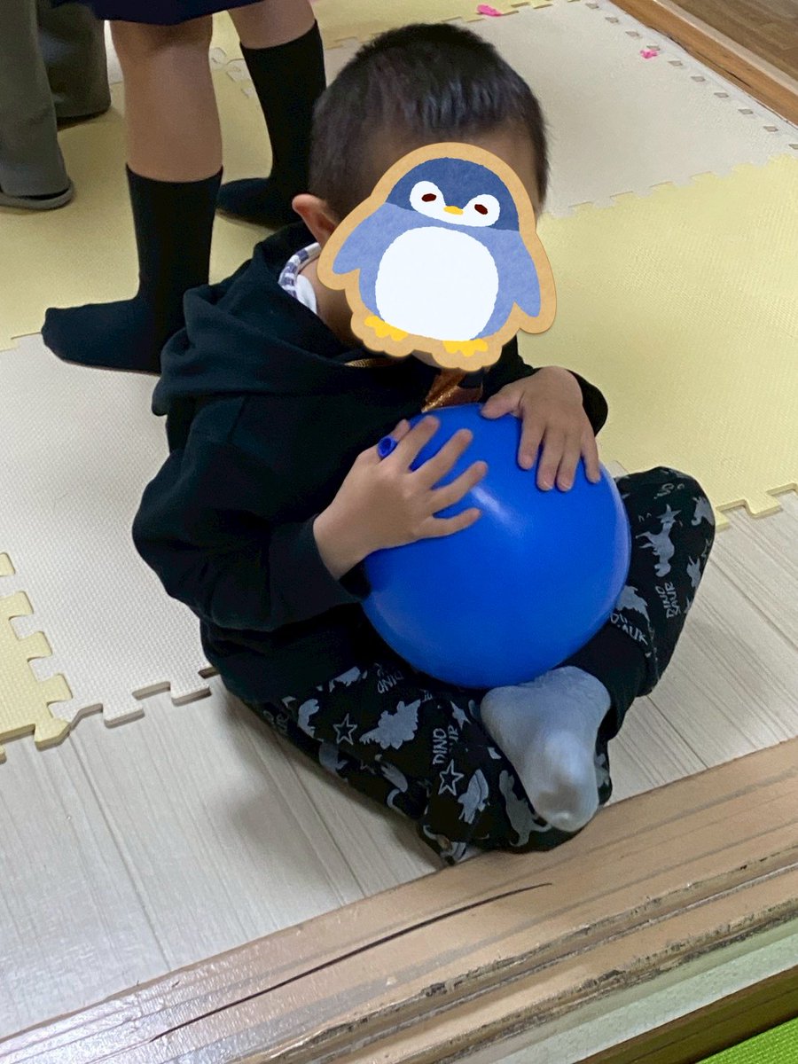 houkago_rian's tweet photo. 4月27日は風船を膨らまして遊びました😆♪♪
風船が割れてもみんな意外と平気で室内ではしゃいで楽しんでました😊✨️ https://t.co/zHHq8Yb07S