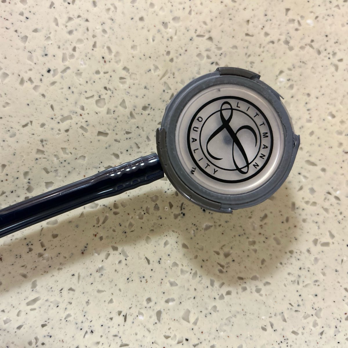 DocBokki's tweet image. 6 months sa work pero naghihingalo pa rin yung diaphragm ng stet haha. #priorities

Saka wow may blur pen na pala rito lol.

Thank You, Lord, for helping me survive the 6 months.🤍