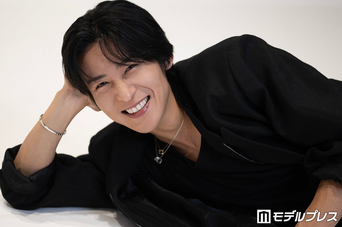 modelpress's tweet photo. ◤Snow Man目黒蓮主演
「SAKAMOTO DAYS」本日公開🎞️✨️◢

🔫「自分のために」挑戦したかった理由
https://t.co/13f8bav7Av
🔫メンバーの反応は？絆を感じる瞬間
https://t.co/gWFuRE004u

本気モードのスイッチは“腕まくり”
「自分では全く意識していない」

#サカモトデイズ @skmtdays_movie https://t.co/ukqd2Audwk