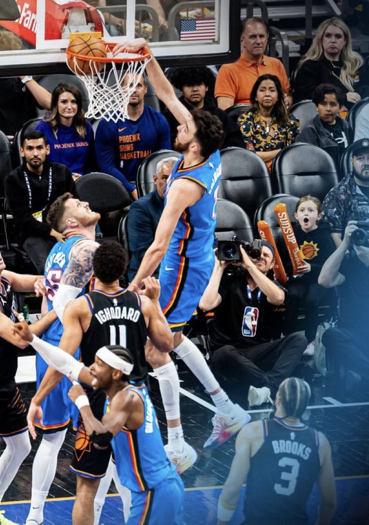 jbenefield_44's tweet image. Thunder Win!
Final: 131-122 OKC
Series: 4-0 SWEEP 🧹 🧹🧹🧹

OKC completes the sweep and moves into the WCSF

Chet: 24 Pts 12 Reb 3 Ast 2 Stl

IHart: 18 Pts 12 Reb 3 Ast 1 Stl

Ajay: 22 Pts 4 Reb 6 Ast

12 More To Go
#LakeShow Up Next
#ThunderUp
