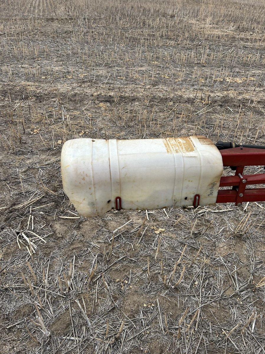 Agro_Andy's tweet photo. @Ashley_Jacobs92 @abfarmdawg This was my solution after the same issue with the fence line nozzle Ashley, Square 110L cut up. Does the job perfectly and weigh nothing 👌 https://t.co/erpxqzMFy3