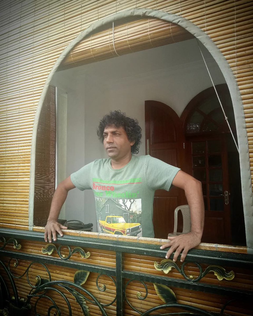 rajkumarkanojia's tweet image. घर का सही तापमान गर्मजोशी भरे दिल और शांत दिमाग से बना रहता है न कि अच्छे वेंटिलेशन, पंखों और एयर कंडीशनर से।
#homesweethome #actorslife🎬 #viralpictures #subscribetomyyoutubechannel #rajkumarkanojiaactor