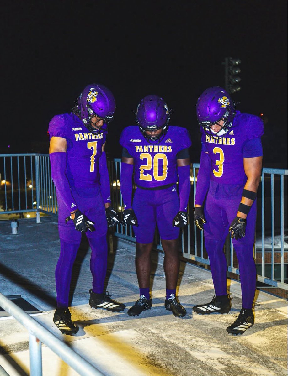 After a great conversation with <a href="/PVAMUDBcoach/">Coach DG</a> 🙏 I’m blessed to say I’ve received a D1 Scholarship to <a href="/pvamufb_/">Prairie View A&M Football</a> 💜💛<a href="/scox9356/">SK Cox</a> <a href="/34CoachLed/">Kelly Ledwith</a> <a href="/iggy_coach/">Coach Iggy</a> <a href="/SMC_CorsairFB/">SMC_FB</a>