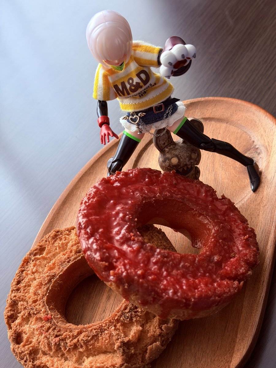 ミスドで赤いドーナツ発見🍩 ストロベリーフレーバーファッション