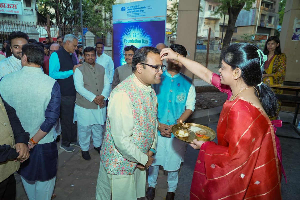 icsi_cs's tweet image. #CS Pawan G Chandak, President, the ICSI, accompanied by Former President, the ICSI, and other Council Members, the ICSI, graced the 53rd Foundation day of ICSI Pune Chapter in the presence of Pune Chapter Committee Members