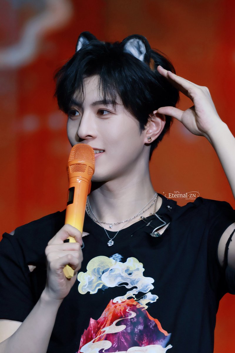 EternalZN's tweet photo. 可可爱爱🐯🍁🧡🎂

#邱鼎杰 #QiuDingjie 
#KipukaQiu https://t.co/viYdeIiOap