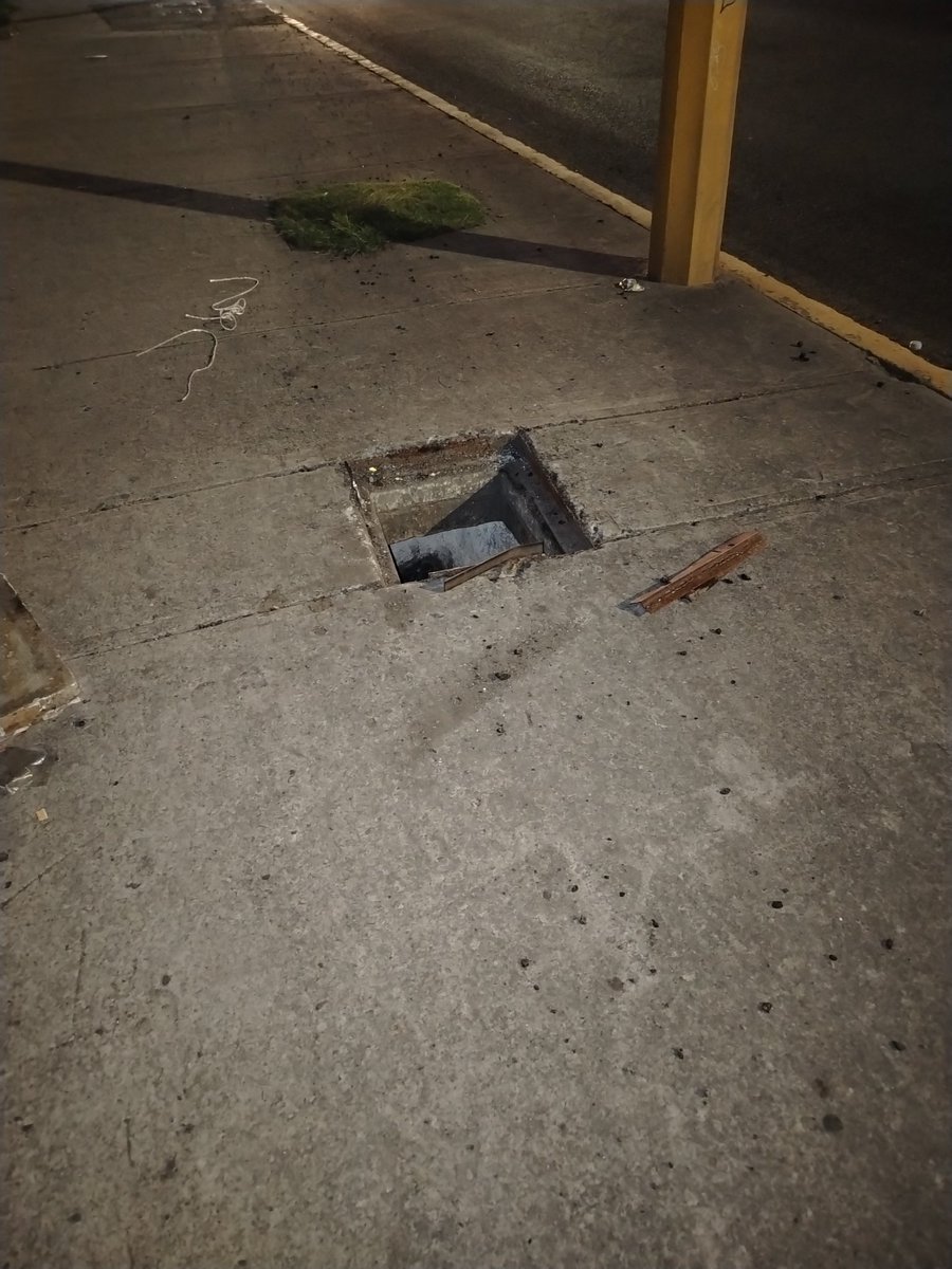 Sr M.crüe tweet media