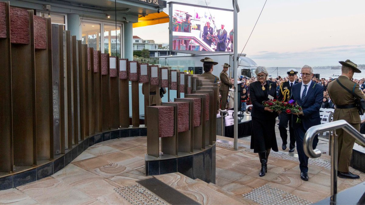 acmnorepublic's tweet image. On 25 April, the Governor-General attended the Anzac Day Dawn Service at Bondi Beach, joining Australians in solemn remembrance and honouring the courage, service and sacrifice of those who gave so much.

Lest We Forget.

#AnzacDay #LestWeForget #BondiBeach
