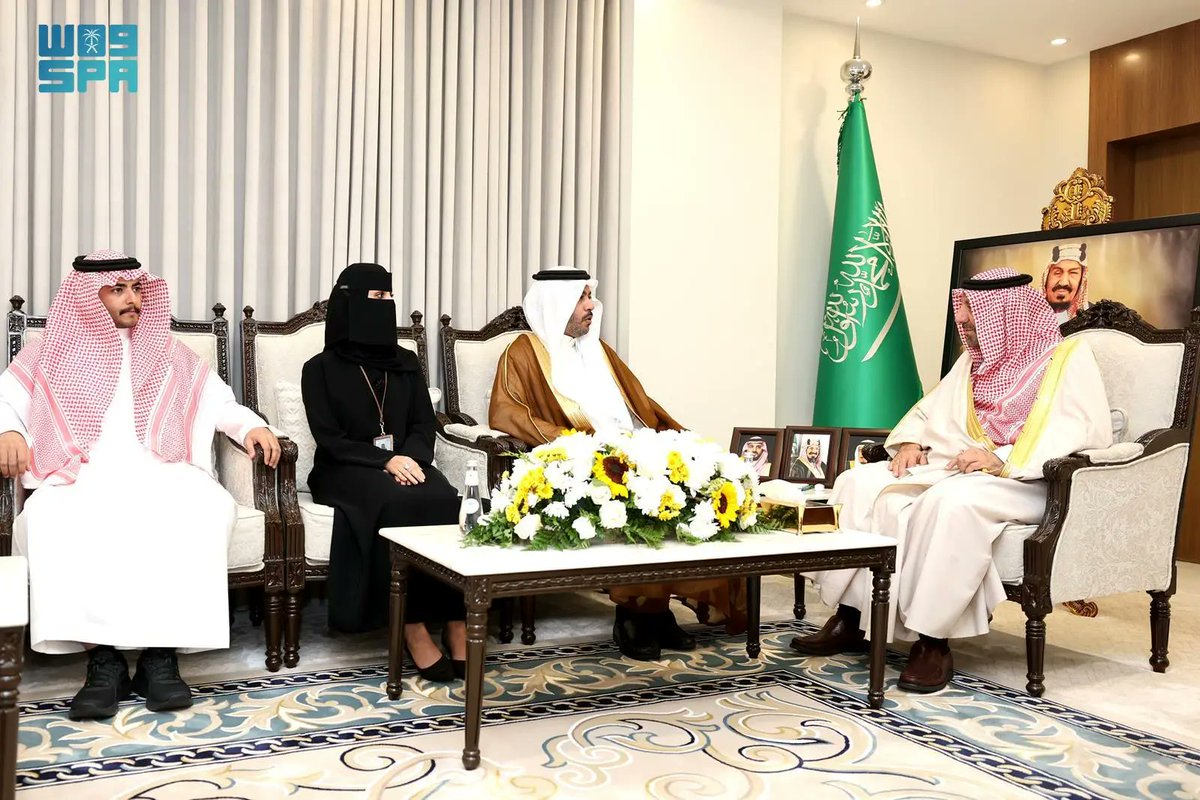 أمير نجران يطلع على أعمال وإنجازات بيت الثقافة ويؤكّد أهمية تعزيز الأنشطة والبرامج الثقافية.
spa.gov.sa/ar/w2563237
#واس