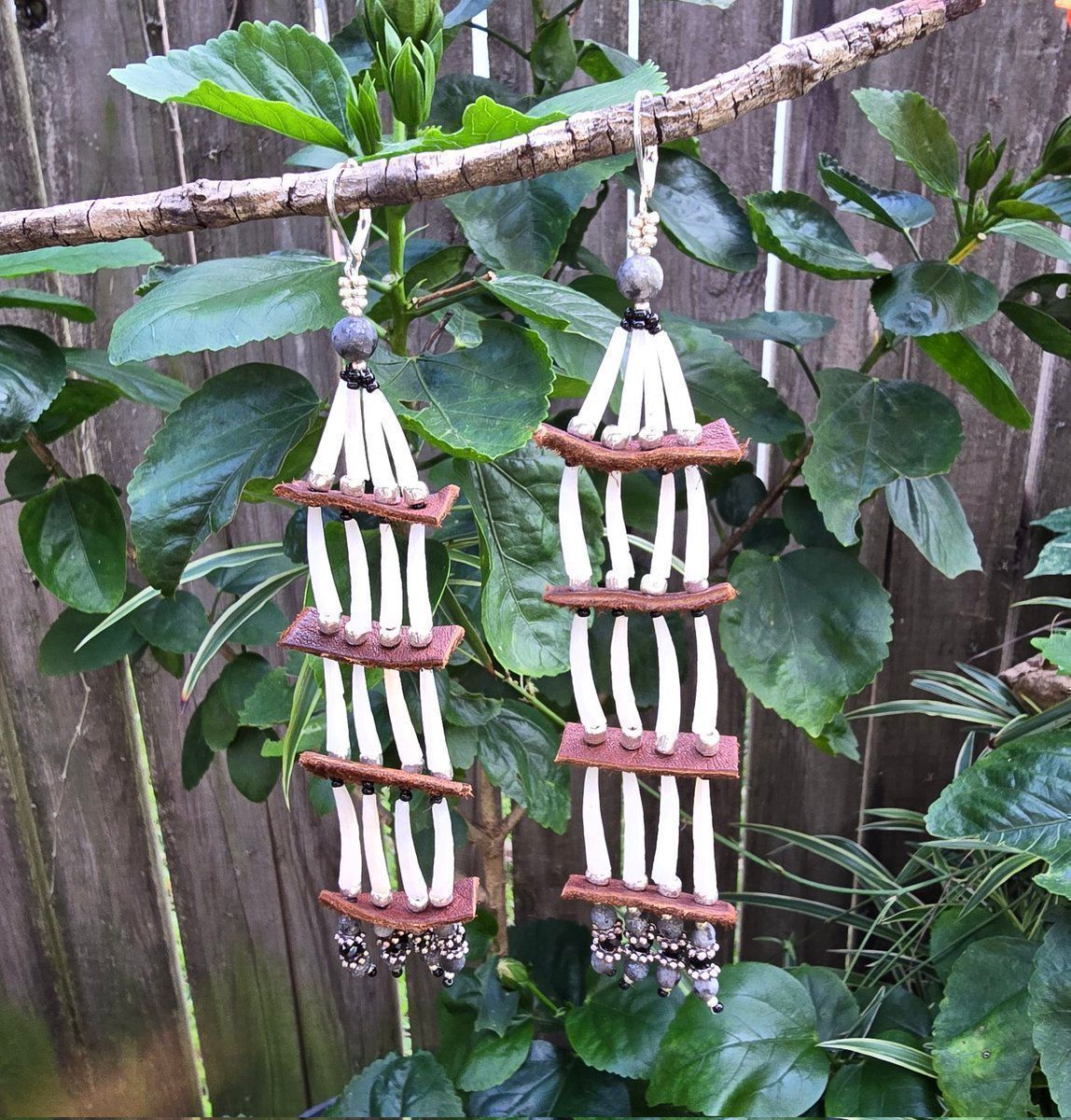 beauxbeautyblog's tweet image. Dentalium earrings, available in my Big Cartel store @ buff.ly/5uztGTD , I dont do them often as they're labor intensive, &amp;amp; now dentalium prices have increased significantly, so get them while u can! Qagaasakuq- thank u 4 looking! #NativeMade #AlaskaNative #FirstNations