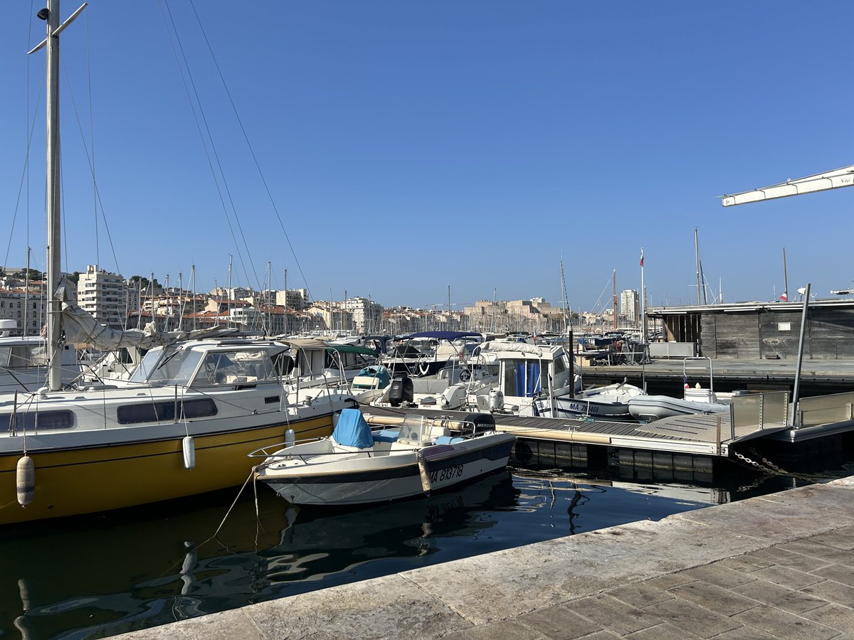 ボウタ tweet media