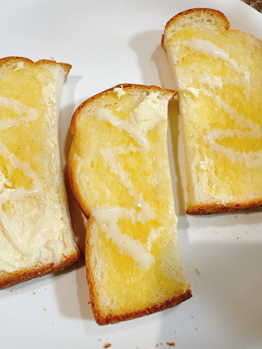 serendi54132107's tweet image. 今日は忙しくて、パンとココアを食べただけのブランチです^_^

 #パン #食パン #おうちごはん #昼ごはん #ブランチ