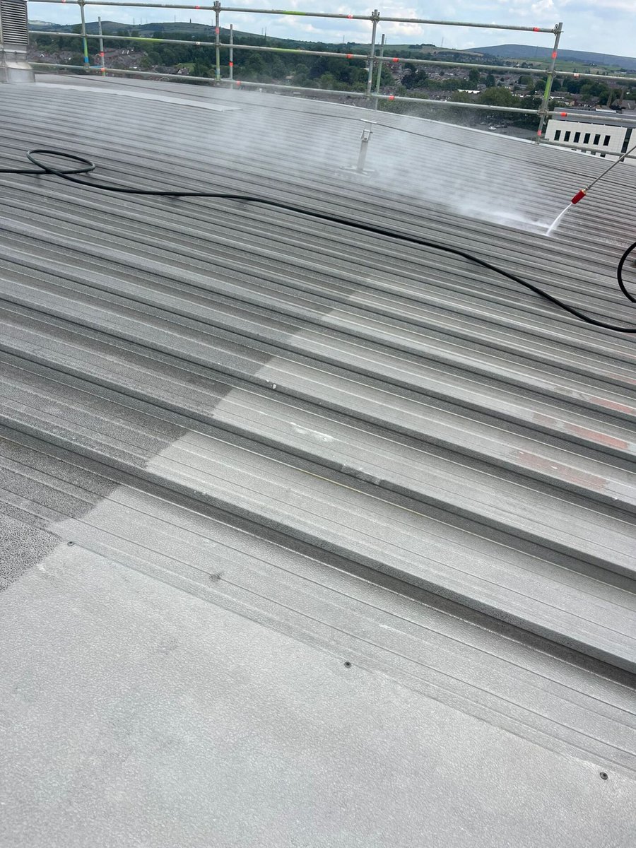 paintspraying's tweet image. 🔵⚪️ Assheton House – upgraded.

Roof &amp;amp; decking waterproofing, gutter refurbishment, and full external redecoration completed on this live high-rise—with minimal disruption to residents.

Find out more: acscoatings.co.uk/projects/uk/as…

#CommercialRefurbishment #Waterproofing #HighRise