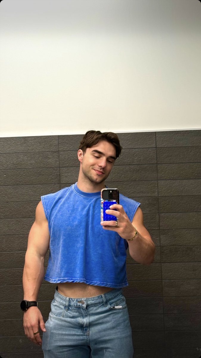 legendpoe's tweet photo. OH I WANNA SUCK HIM OFF BADDDD https://t.co/amLA7JdlLF