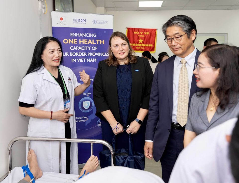 ito_naoki's tweet image. Japan 🇯🇵 advances #OneHealth, with @IOM_Vietnam and @FAOVietNam, in preventing infections diseases in Ha Tinh Province, as part of its effort to proactively build peaceful and stable international environment. This cooperation to Vietnam 🇻🇳 is to promote #HumanSecurity.