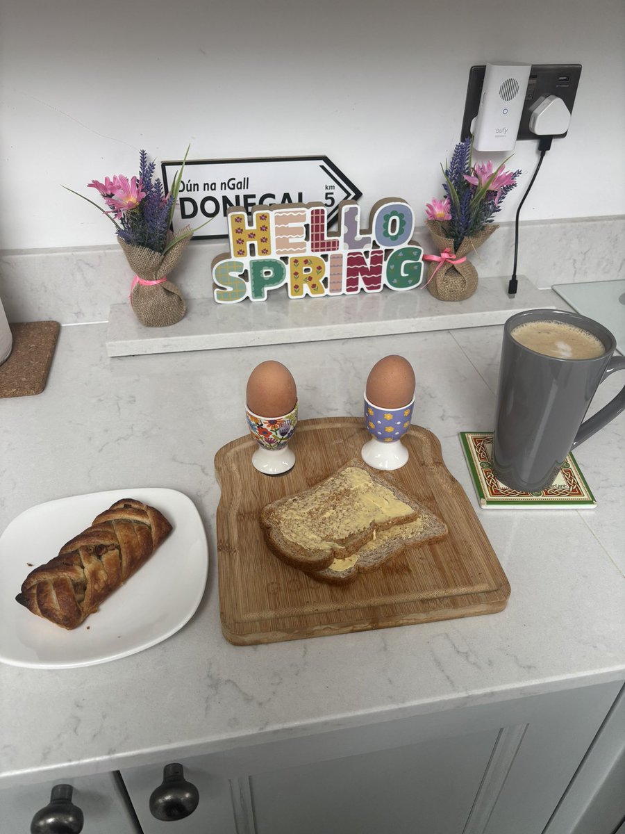 kathrobbo3's tweet image. #goodmorningworld 
#thursdaymorning 
#breakfasttime 
#coffeetime 
#April2026 
#enjoytheday 
☕️☕️🥐🥐🥚🥚👍👍😍😍