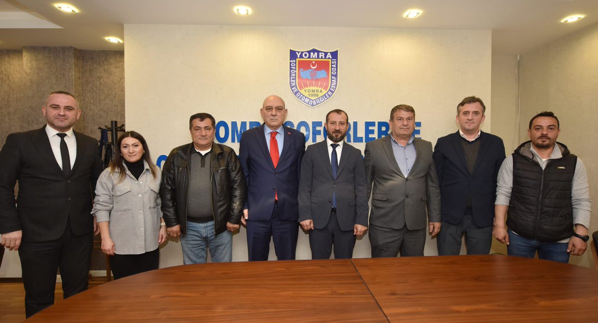 📍 YOMRA ŞOFÖRLER ODASI

Trabzon Esnaf ve Sanatkarlar Odaları Birliği Başkanı Metin Kara, Yomra Şoförler ve Otomobilciler Esnaf Odası'nı ziyaret ederek, göreve yeni seçilen Başkan Mustafa Kartal ve yönetim kurulu üyelerine görev döneminde başarı dileklerini iletti.