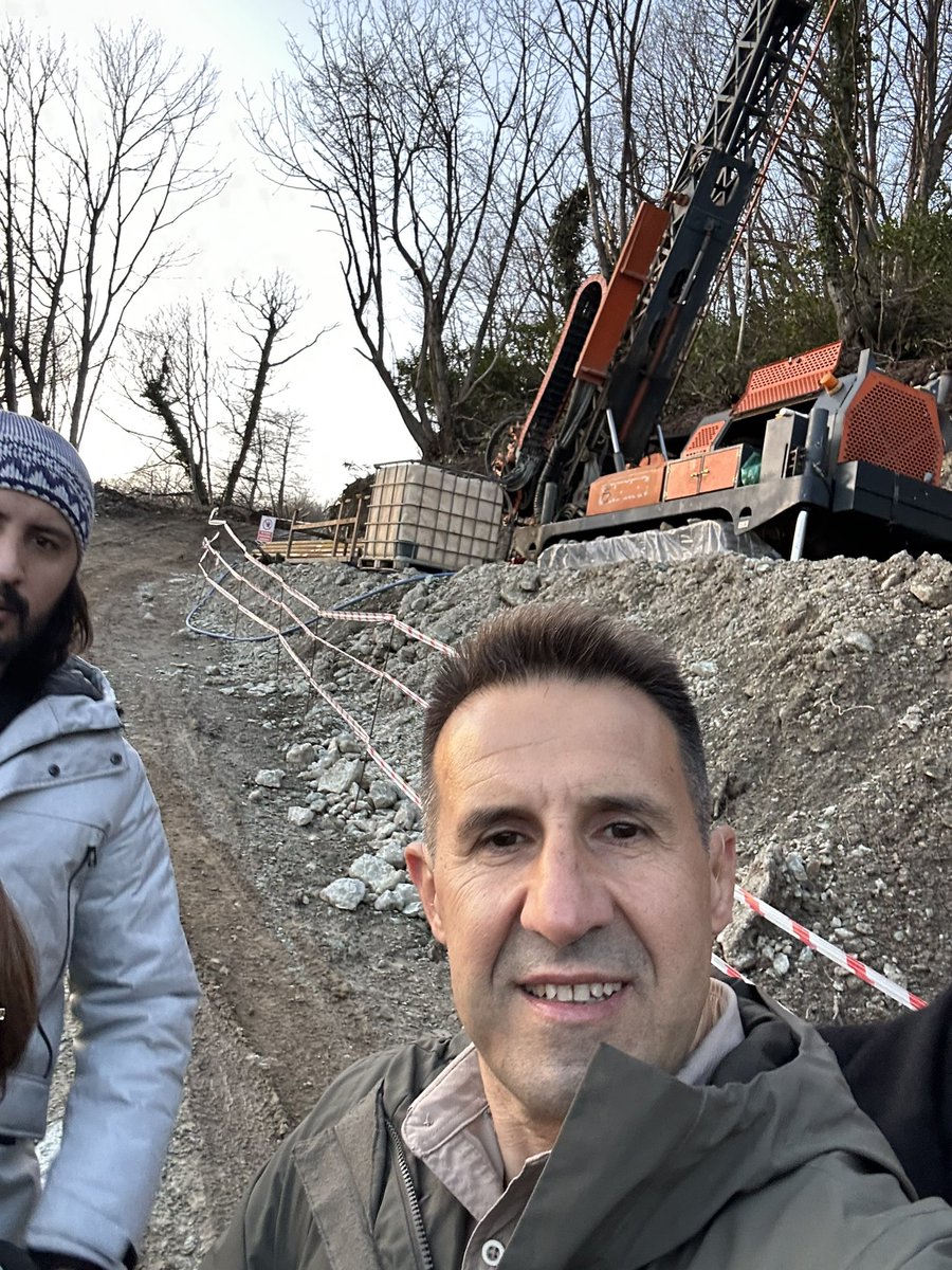 OrkunOzeller's tweet photo. Tirebolu Sekü köylüsünün 1020m rakımdaki canavar madenciliğe karşı haklı direnişine desteğe gittim. Hukukun işletilmediği, halkın dinlenmediği, doğanın önemsenmediği ve özel bir şirketin korumalığını jandarmamıza yaptırılarak halkla karşı karşıya getirildiği bu düzene dur demek için oradaydım. @iyiparti heyetine de oraya kadar gelerek bu direnişe destek vermesinden dolayı teşekkürlerimi sunuyorum.