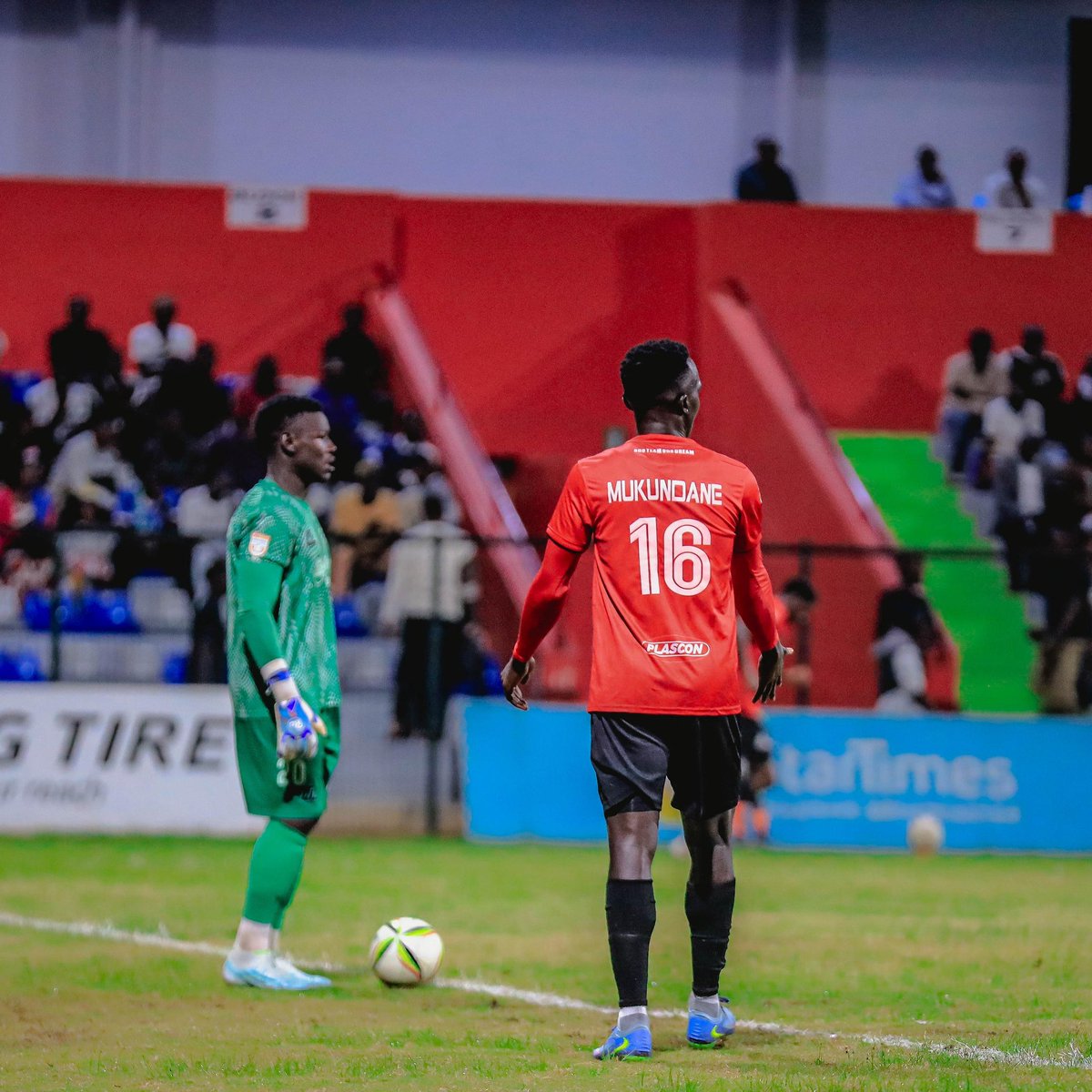 FansVipers's tweet photo. POINT SHARED AT KADIBA
@mukundaneH16 ON SCORE SHEET
#SCVVIP #StarTimesUPL
#OneTeamOneDream
#LawrenceMulindwa #SMASK
#VipersScFans #FanMoment
#MHP16 https://t.co/eC2ySCWuJj