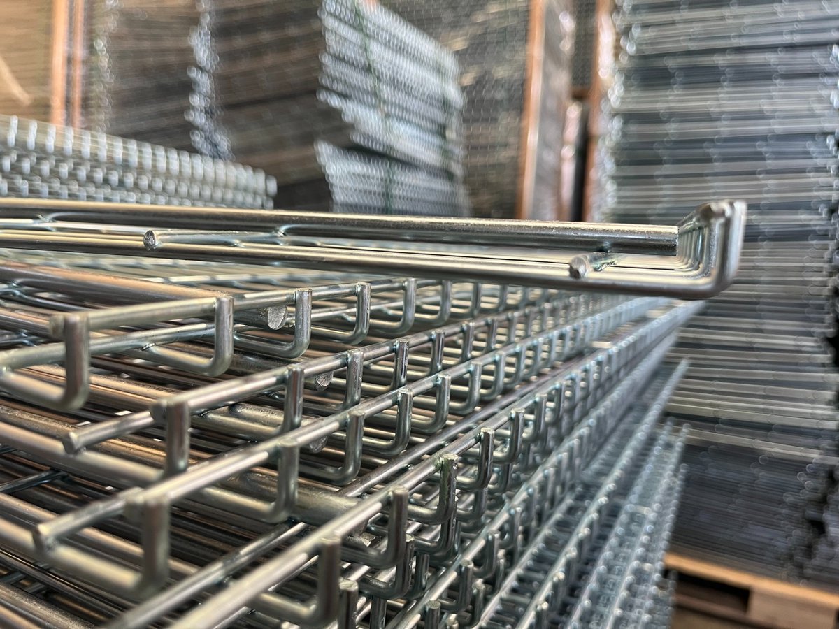 wire_deck_maker's tweet photo. wire mesh decking sheet pallet : made in China https://t.co/7CM2rR80ix