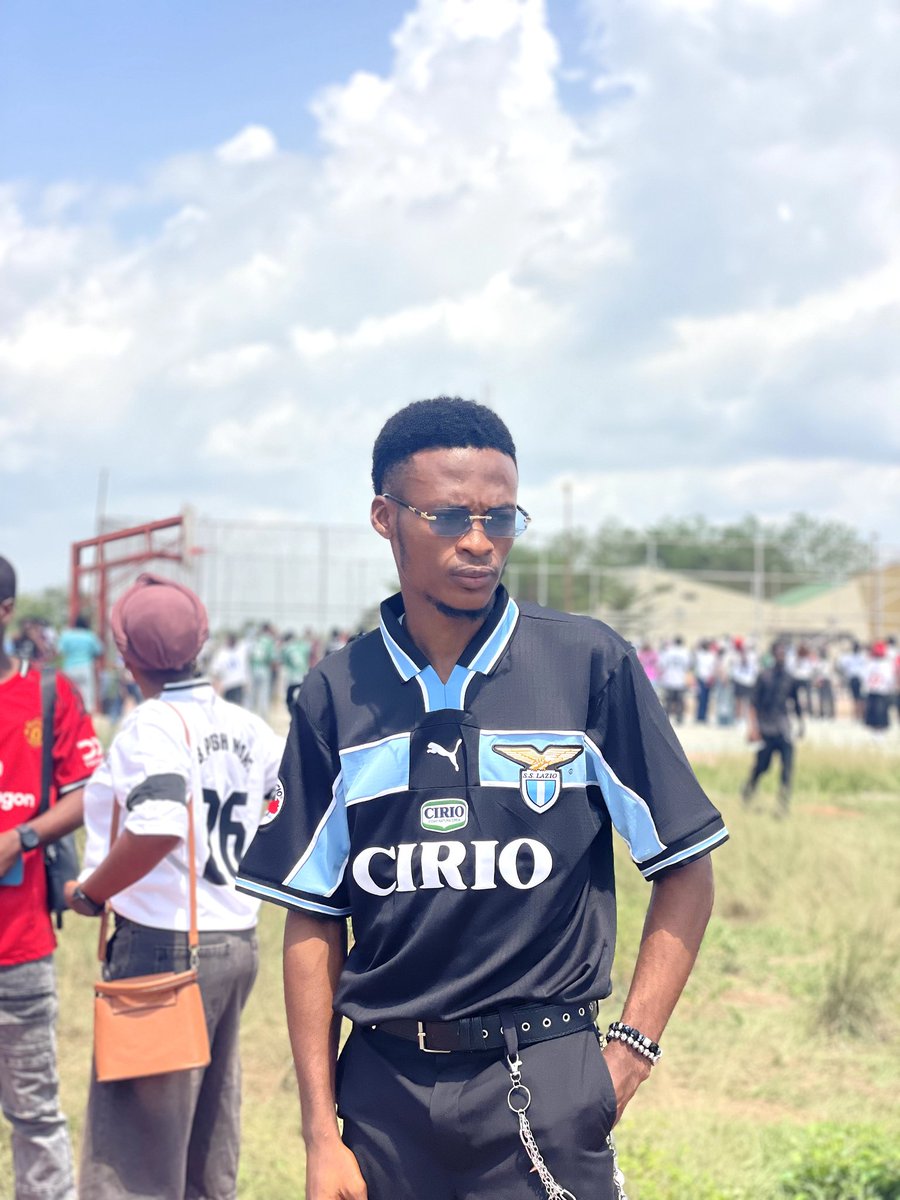 Deolinkswears's tweet photo. FYB DAY 3 - JERSEY DAY๐ฅ Thought I'd bring a little extra character to the pitch today.๐
Stepping out for Jersey Day in something a little more legendary...Staying unique while we count down the days.โฝ๏ธโจ
#lastdaysinuni #funaabfyb26 #jerseyday #retrojersey https://t.co/i3ll036JPX