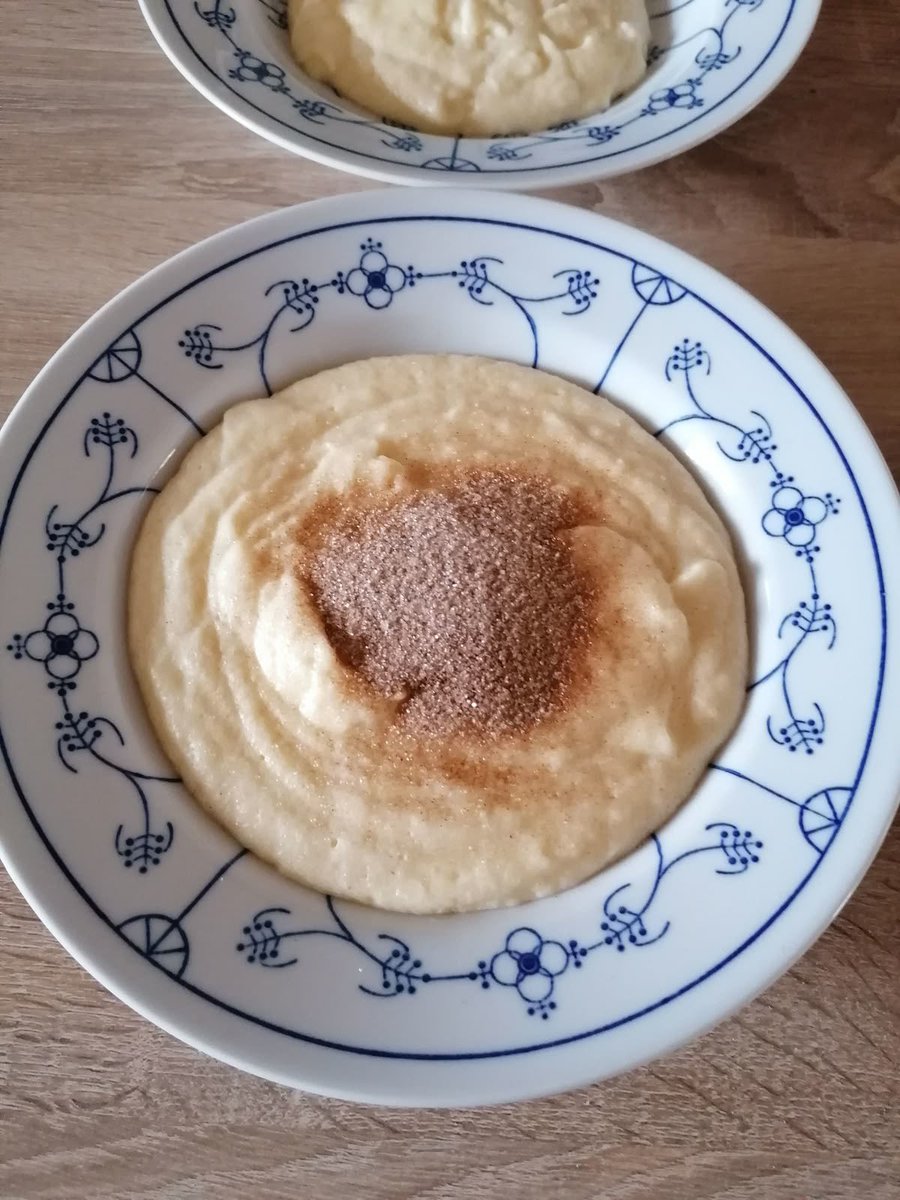 ed_colourgrey's tweet photo. childhood foods and 4 moots to do the same 🤭

🌸semolina pudding 
🌸lentil soup
🌸grandmas strawberry cake 
🌸this chocolate pudding 

@bluelikeaberry @trynanottodie @muscel_Kitty @kitty_kcals https://t.co/4L7HGRdxLW