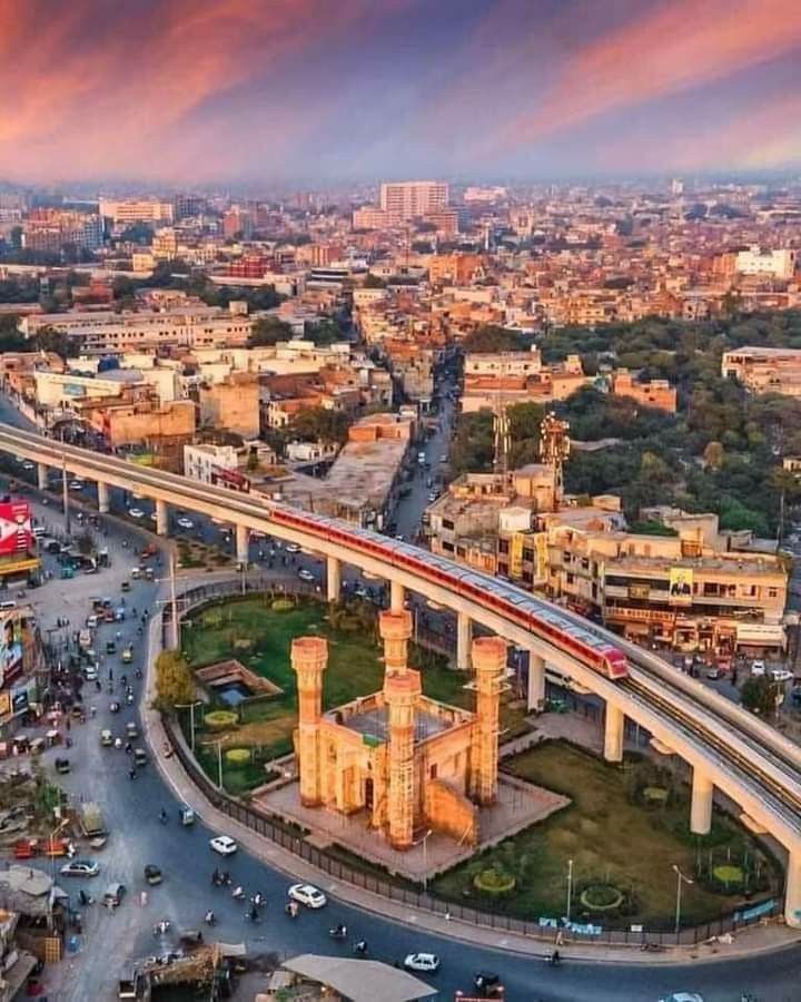 WorldBeaut38517's tweet photo. Lahore, Pakistan https://t.co/R9WBRk6fRm