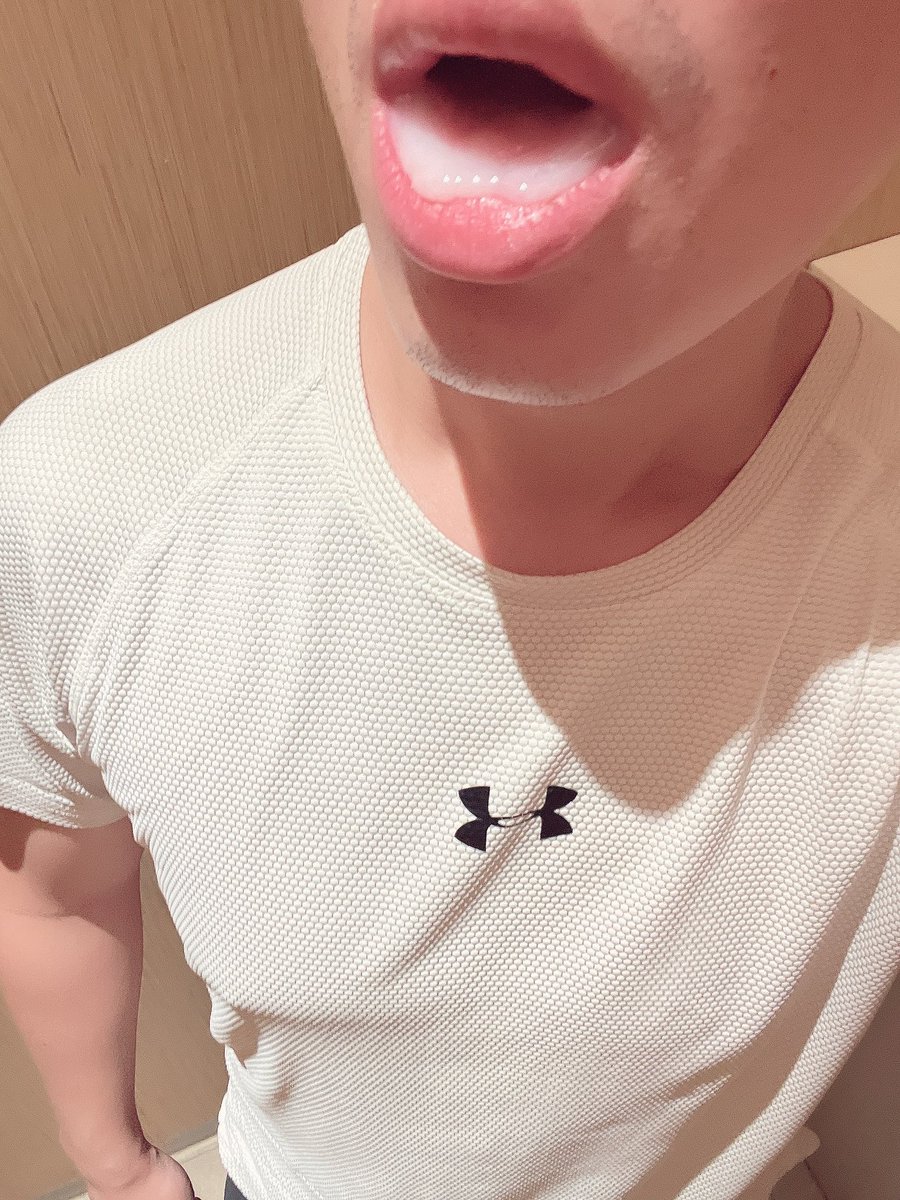 xiaobin65477's tweet photo. 发现中山金丰广场的🐦🕳️，口爆一个弟弟🍆，多汁无异味💦，有点浓哦！糊嗓子😋#中山 #鸟洞 #自拍 #口舔 https://t.co/kCDKalXKF4