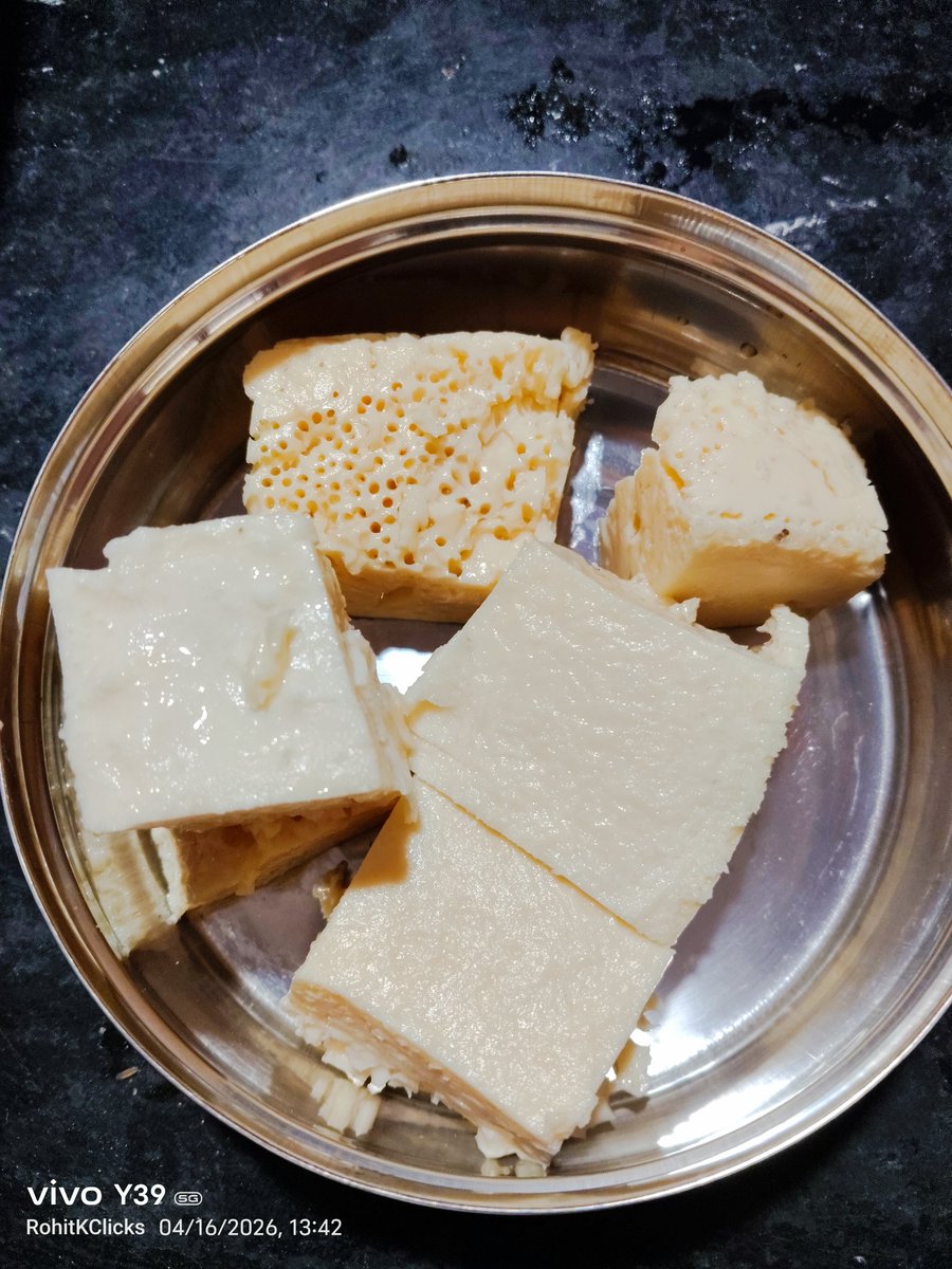 ROHITKUMBHOJKAR's tweet image. It's #Repeat  today.
Today our neighbour will enjoy as well.
#खरवस
#म्हैस
#FoodieRohit
