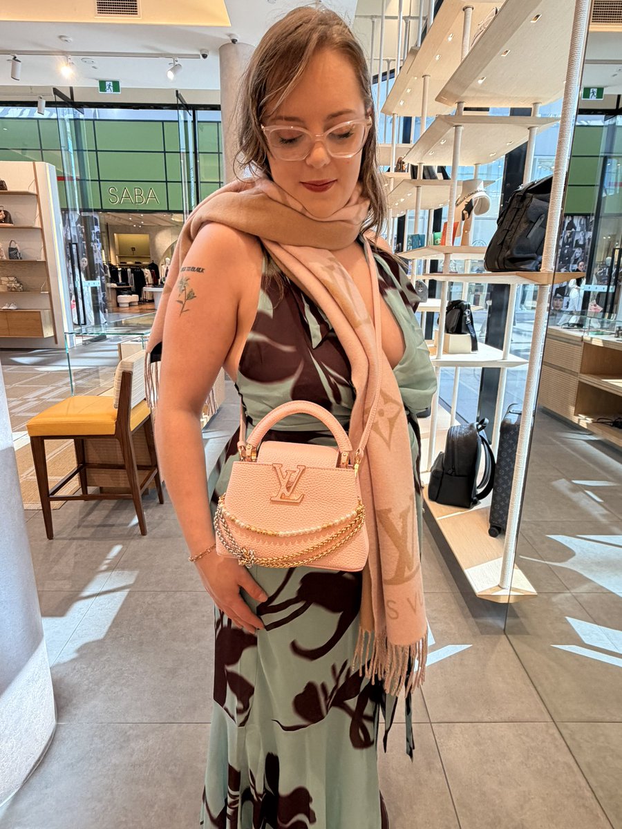 PearlRose's tweet photo. Dropped 13k on my dream bag, why donโt i have a daddy to spoil me? i mean, not to this extentโฆ. #paypig #armcandy #spoilme https://t.co/51FI1VXTkR
