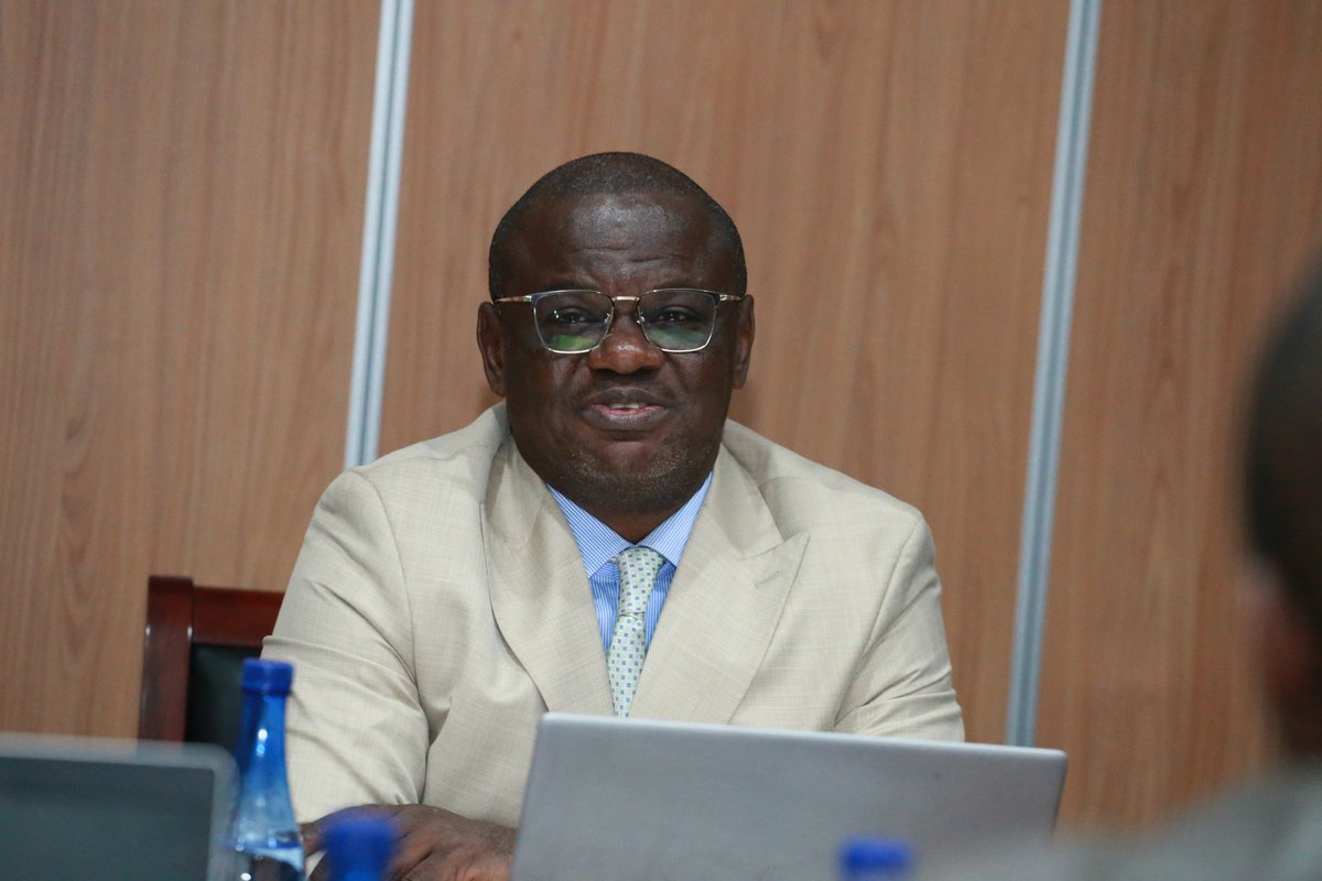 acerwc's tweet photo. Consultation de plaidoyer sur les rapports des États parties avec le #Togo 🇹🇬 :

L’Hon. Ghislain Roch ETSAN, Rapporteur pays, échange avec une délégation de haut niveau pour encourager le Togo à soumettre son rapport initial, essentiel au suivi des droits de l’enfant. https://t.co/vY5TgFfWyr