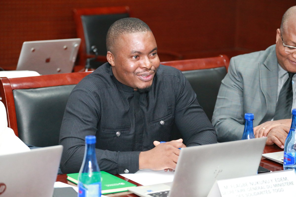 acerwc's tweet photo. Consultation de plaidoyer sur les rapports des États parties avec le #Togo 🇹🇬 :

L’Hon. Ghislain Roch ETSAN, Rapporteur pays, échange avec une délégation de haut niveau pour encourager le Togo à soumettre son rapport initial, essentiel au suivi des droits de l’enfant. https://t.co/vY5TgFfWyr