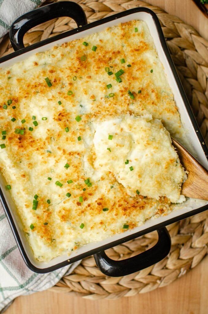 Living_Lou's tweet image. Twice baked mashed potatoes!

Enjoy this comfort food of mashed potatoes, mixed with sour cream, cream cheese and chives and then topped with buttery breadcrumbs and baked in the oven. See the full recipe here.

RECIPE:  buff.ly/3ZD285P
#recipeoftheday #cooking