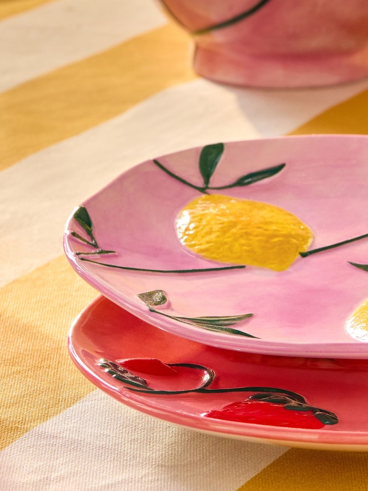 MirrorFashion's tweet image. Next shoppers race to snap up £18 fruit-print dinner plates ready for al fresco dining
#affiliate mirror.co.uk/money/shopping…