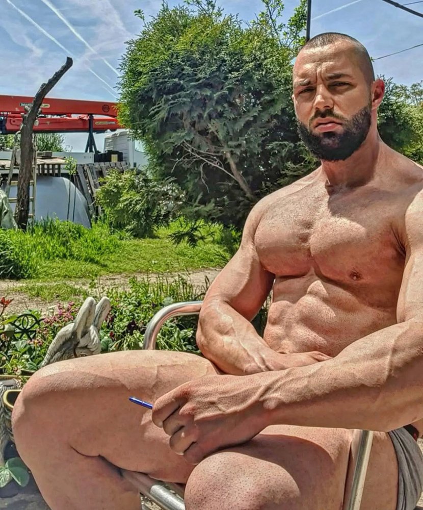 Strong men addiction tweet media