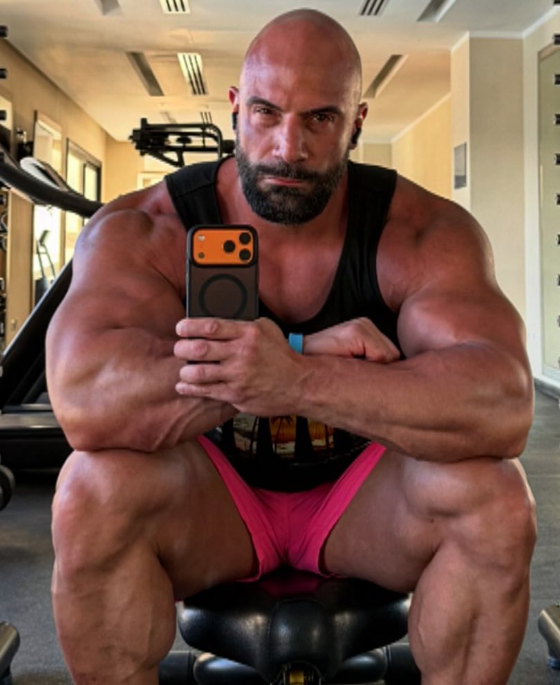 Strong men addiction tweet media