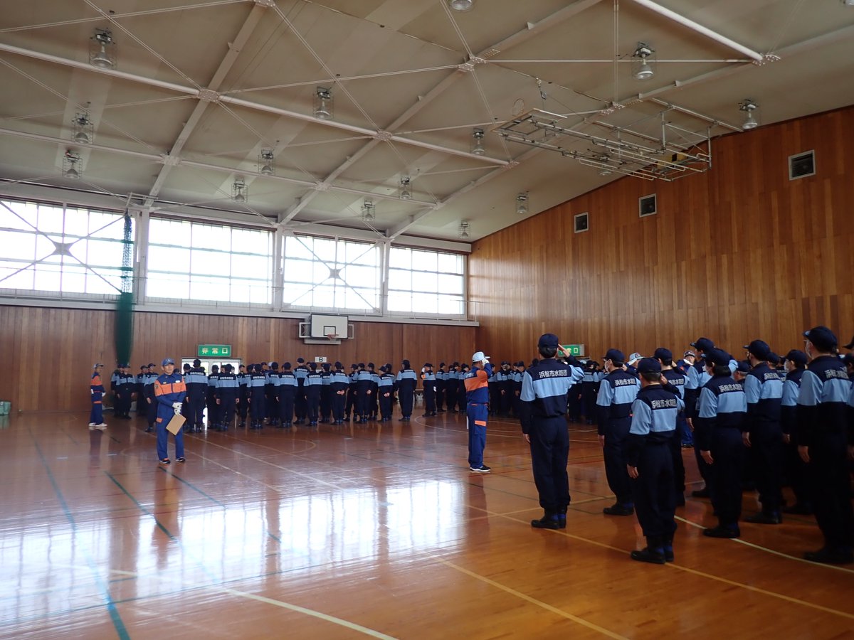 浜松市水防団に新しい仲間が加わりました！！
4月12日（日）、令和8年度の新入団員が加わり、辞令式と規律訓練を実施しました。 これからの雨が多くなる時期に向けて、市民を水害から守るため団員一同で訓練に励んでいきます。

#浜松市 #水防団 #水防団員募集