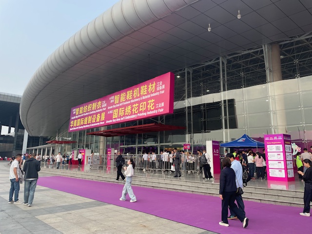 seikosewing_jp's tweet photo. 中国広東省東莞市にて3月25日より27日まで開催された「国際縫製製機器展示会DTC 2026」において、Wong Po Wah 社ブースにご来場いただいた皆様、ありがとうございました。多くのお客様に弊社のミシンをご覧いただくことができました。また、皆様にお会いできることを楽しみにしております。
#セイコーミシン #厚物縫製用 #皮革製品縫製 #ものづくり　#SCISMA