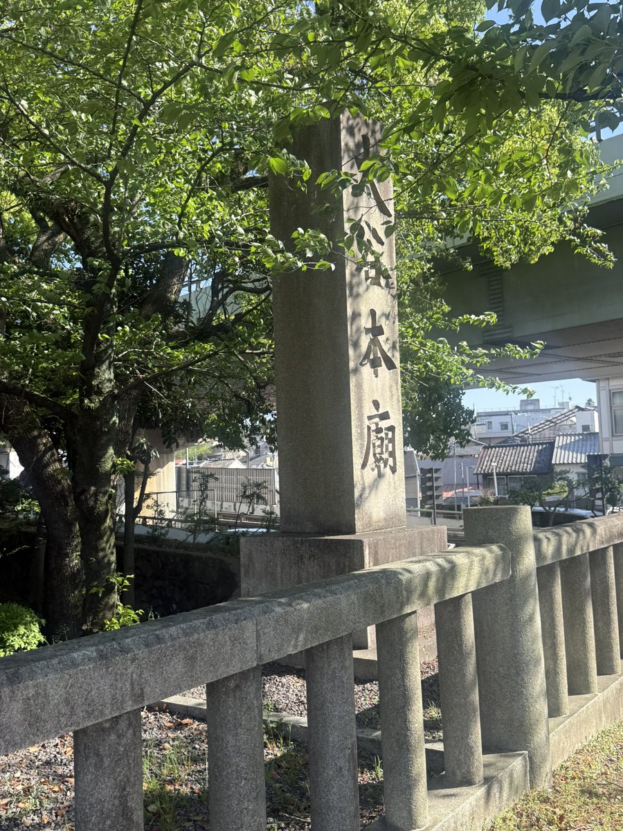 C0H8O2R6I's tweet photo. 今日は絶好のお散歩日和
お友だちに会いに京都烏丸へ
ご先祖さまのいらっしゃる五条のお寺をお参りして帰ります. https://t.co/htzZT4tYAc