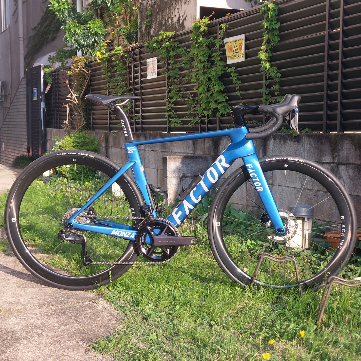 nalsimafrend's tweet image. 【試乗期間延長】FACTORのロードバイクに試乗ができます！

試乗期間　2026年4月3日（金）～4月23日（木）
試乗時間　12：00～17：00（最終受付）

試乗車リスト
OSTRO VAM2.0　サイズ　52、54
MONZA　サイズ　52

＃FACTOR
＃なるしまフレンド