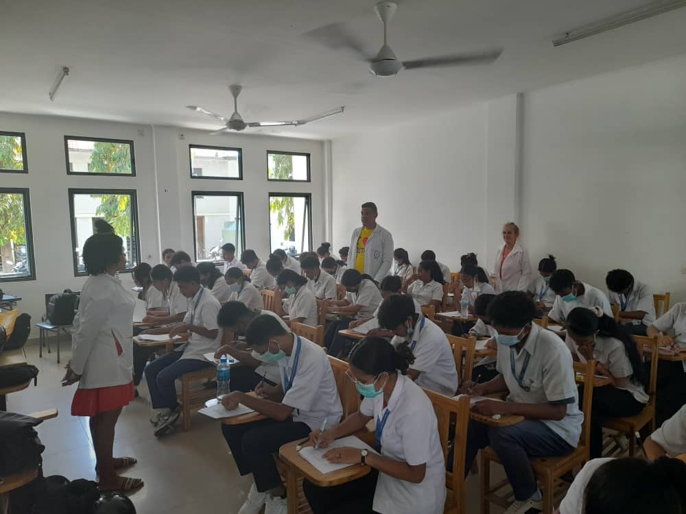 Se aplica el 2do TCC de Farmacología I a estudiantes de 3er año, como parte del proceso evaluativo que permite medir los conocimientos adquiridos y el avance en su formación académica. Esta actividad contribuye al fortalecimiento del aprendizaje #BMCTL #HNGV #ESM