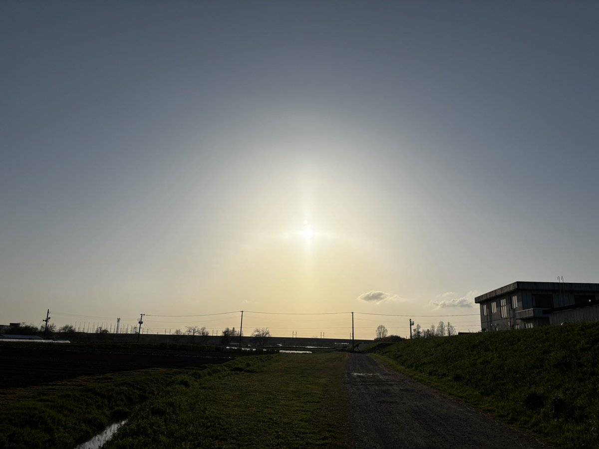 phoenixyellow1's tweet photo. @touringmapple_s 今、ツーリング先の無料幕営地にて。

明日は猪苗代湖からの桧原湖に走る予定な夕陽🌅 https://t.co/YZx5NvEeKX
