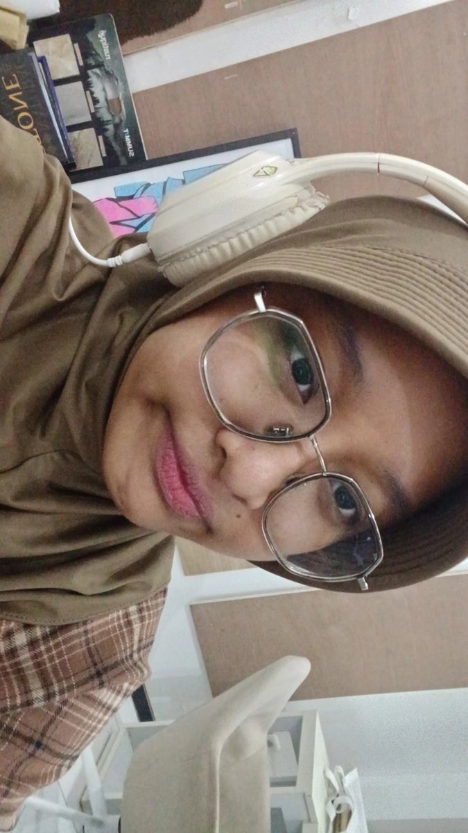 keitsukiee's tweet image. unpaid #intern btw