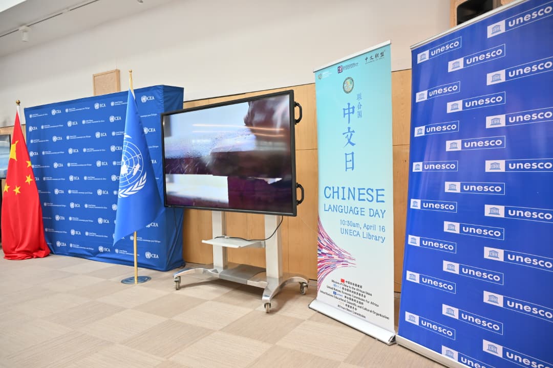 ECA_OFFICIAL's tweet image. .@ECA_OFFICIAL is celebrating the #ChineseLanguageDay in collaboration w/ the Embassy of China to Ethiopia &amp;amp; Mission of China to @_AfricanUnion; the event will showcase presentations, documentaries &amp;amp; cultural performances, including traditional Chinese medicine.

#Multilingualism