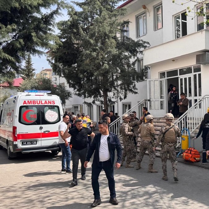 İçişleri Bakanlığı: "Okullarda fiziki güvenlik tedbirlerini artırmanın yanında; çocuklarımızı ve gençlerimizi şiddete sürükleyen veya şiddeti özendiren her alanın dikkatle ele alınması gerektiği hususunda ortak değerlendirme yapılmıştır.

Bu kapsamda internet kullanımı, sosyal