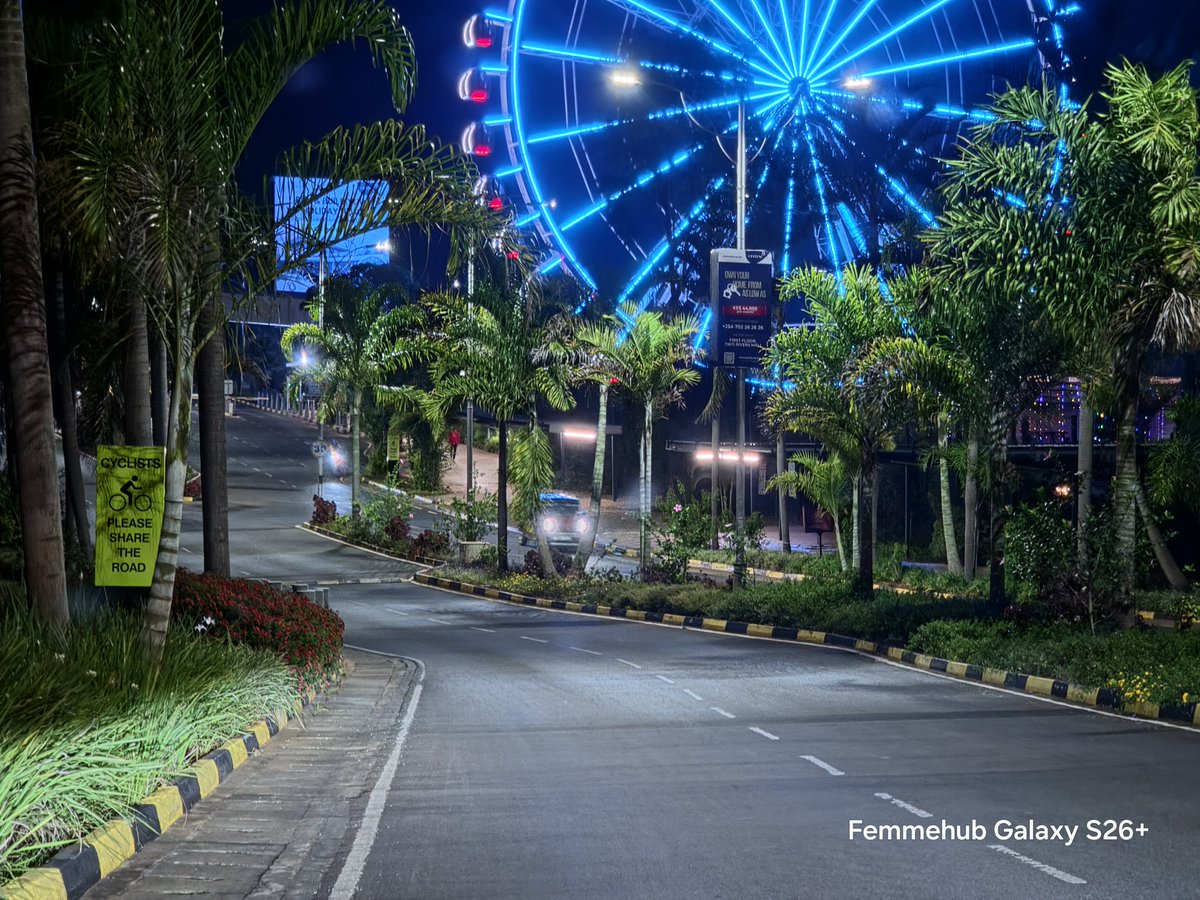 Shiko_Msa's tweet image. Lights, reflections, colour... all crisp.

@SamsungMobileKE nightography said let's play.

#WithGalaxy
#GalaxyAI 
#GalaxyS26 

femmehub.com/2026/04/16/gal…