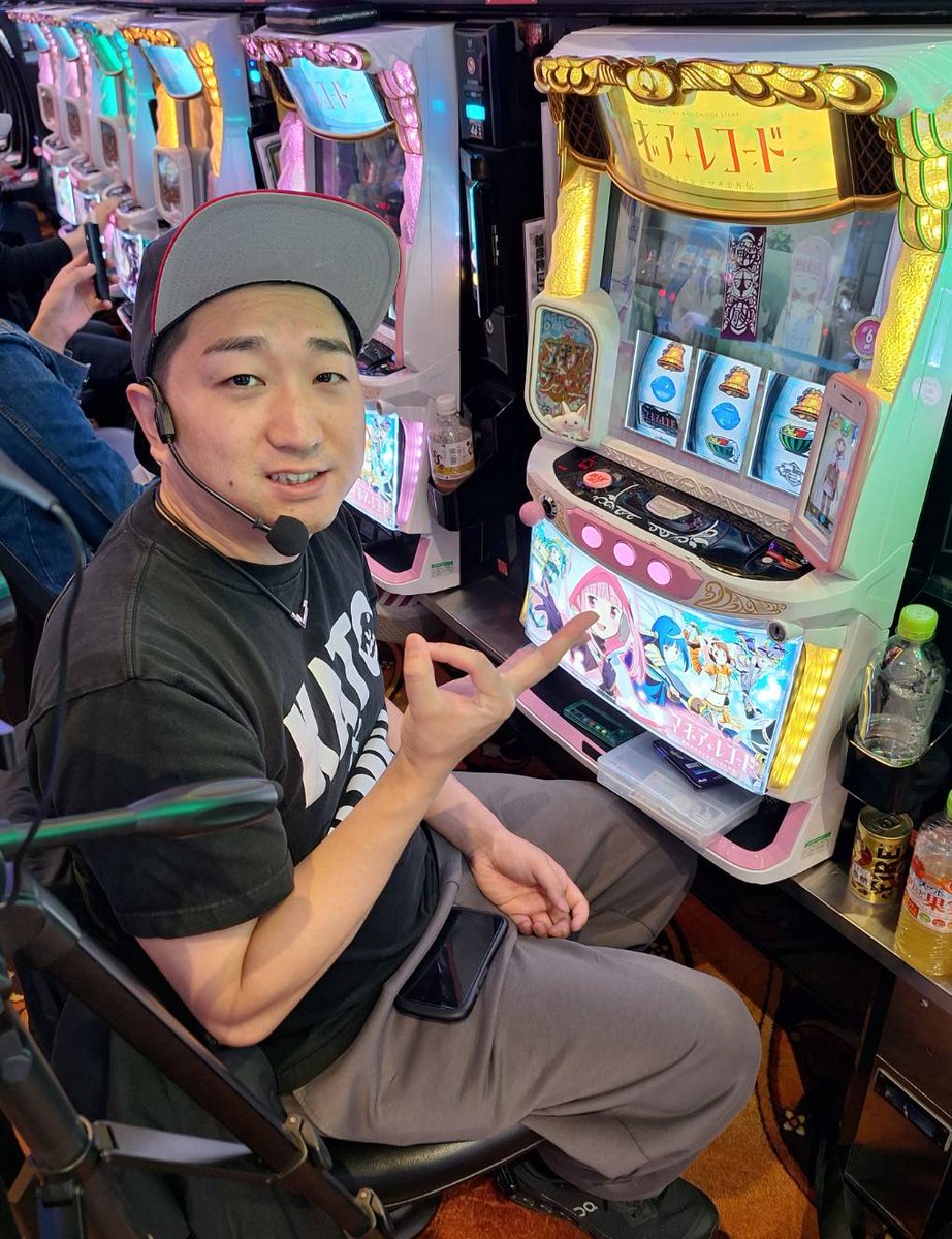 dayz8787's tweet photo. 今日は、マイホに
演者さんの来店あるので
スロットしに来ましたw🙃
(車で🚗5分w)
加藤やさしささんと
話せて楽しかったですw( ˙𐃷˙ )
ありがとうございました☺️✨

僕は聖域(サンクチュアリ)の
サンダーとアレックスで
20本負けましたwww
(´>∀<｀)ゝ🐝 

#加藤やさしさ
#やさなり
#しゃべり達者 https://t.co/zYLHmLYkDw
