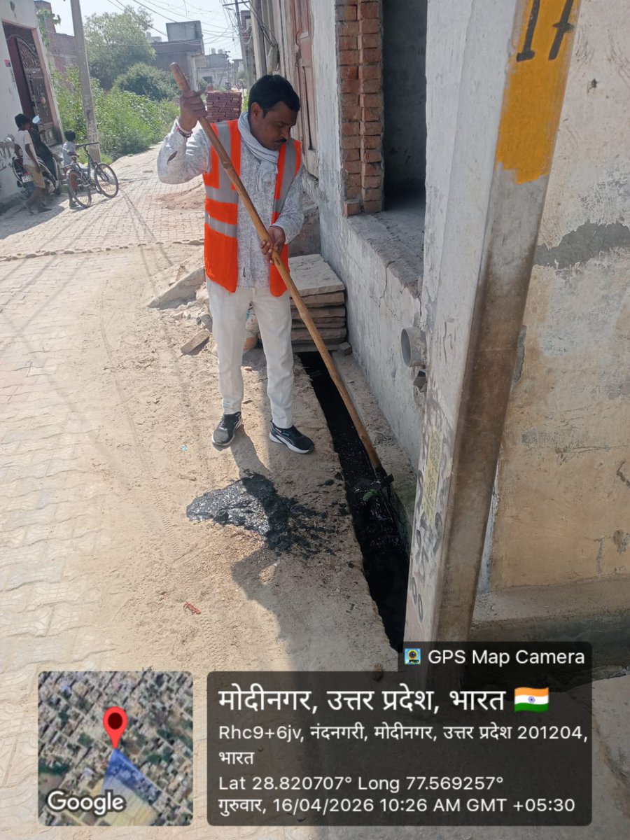 🧹✨ संचारी रोग नियंत्रण अभियान ✨🧹
मोदीनगर नगर पालिका के सफाई कर्मचारी वार्ड नंबर 24 सभासद श्रीमती मनीता यादव जी के वार्ड में सड़कों की सफाई व नालियों में दवाइयों का छिड़काव करते हुए। 🚛💧
#स्वच्छभारत #मोदीनगर #SBM #स्वस्थभारत 🧼🌿
